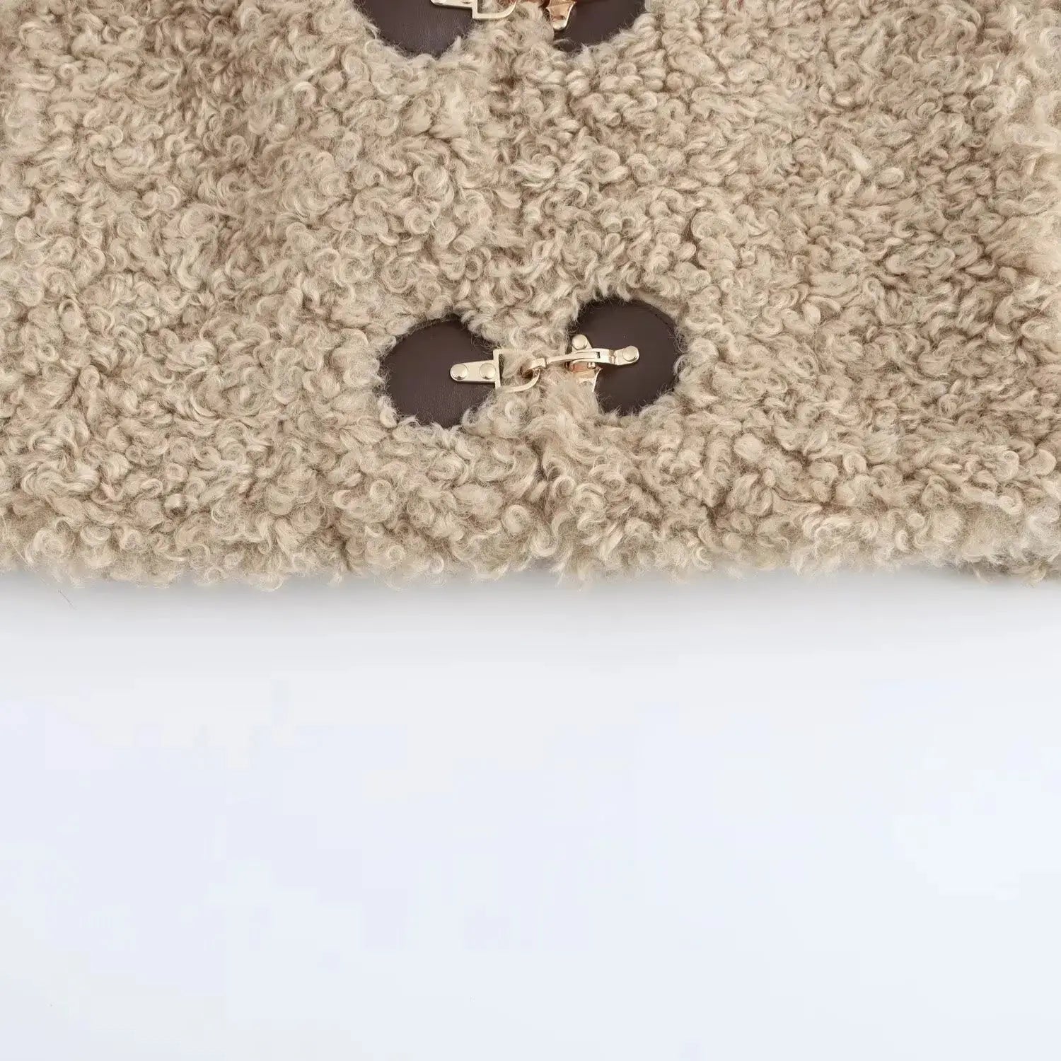 Luxe Teddy Jas Camel met Grote Knopen – Winter Musthave Favela Runner